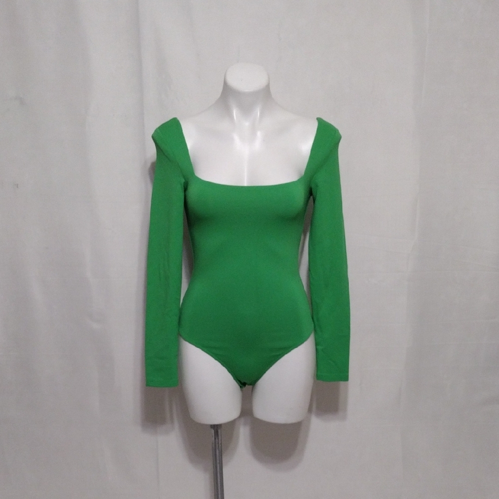 Aritzia Babaton Contour Squareneck Long Sleeve Bodysuit Top Medium Kelly Green